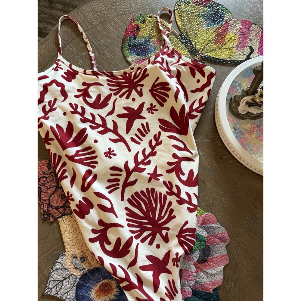 H&M Padded-Cup High-Leg Swimsuit in a white and dark red patterned NWT XL - Picture 3 of 6